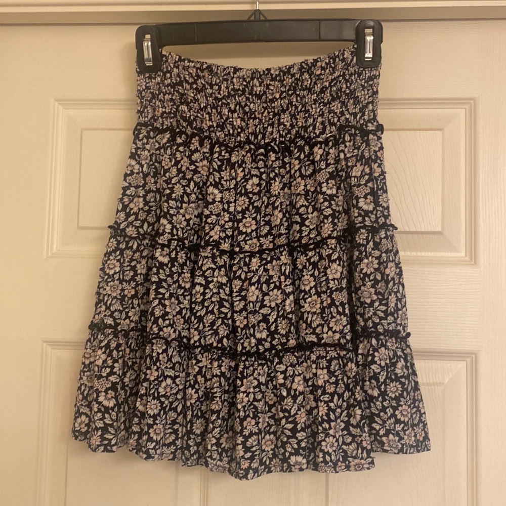 American Eagle Outfitters XS tiered skirt
